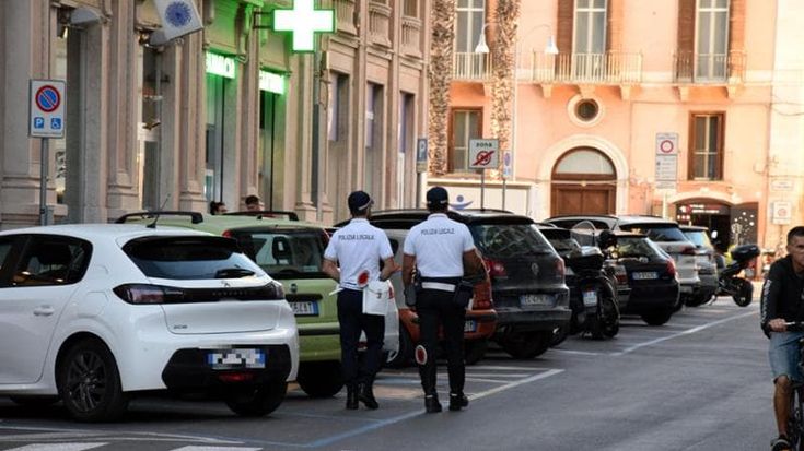 A Bari saltano i vigili urbani stagionali, nessuno accetta l’incarico. “Per pochi mesi non conviene”