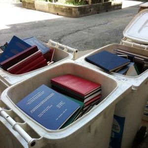 Statale, centinaia di tesi di laurea gettate nei cassoni per il riciclo della carta