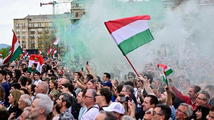 Budapest, in centomila contro Orbán. L’ex alleato sfida il presidente