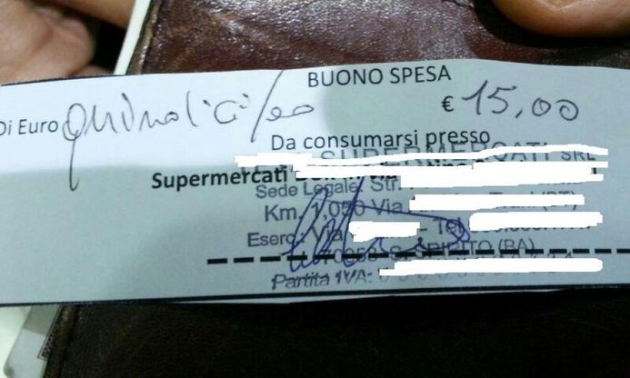 Primarie Bari, la foto denuncia: <br />"Buono spesa da 15 euro"<br />&nbsp;