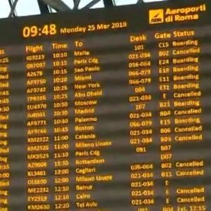 Trasporto aereo, i sindacati spostano al 2 aprile lo sciopero di domani 