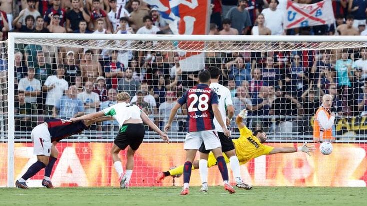 Il Bologna soffre, Dovbyk lo salva al 91esimo. Con il Sassuolo finisce 2-2