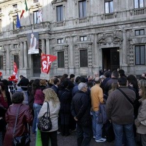 "Contratti aziendali per far ripartire il Paese".  Renzi sfida i sindacati