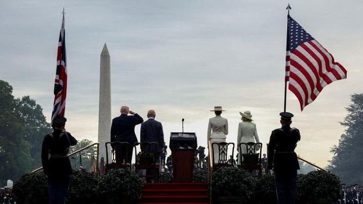 Dyer: “Per riavvicinarsi re Carlo non ha potuto dire che disprezza Trump”