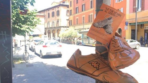 Bologna solidale: porta le tue scarpe da ginnastica vecchie al cinema in piazza