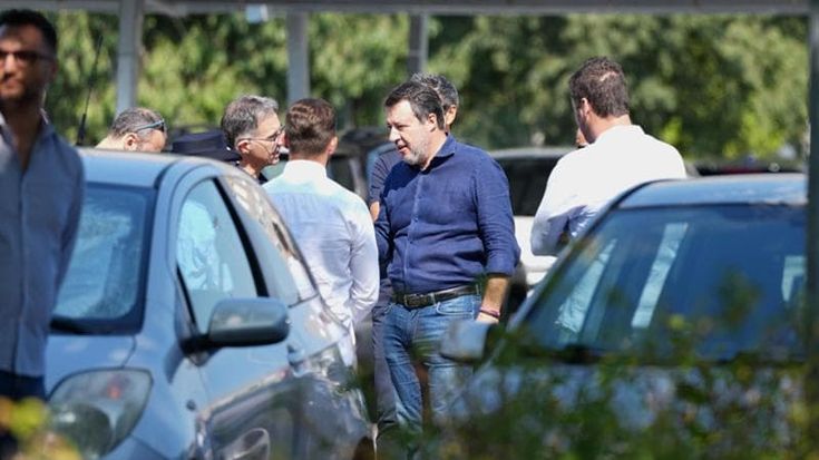 Salvini nel carcere di Bollate da Roggero: “Sarei orgoglioso di candidarlo con la Lega”