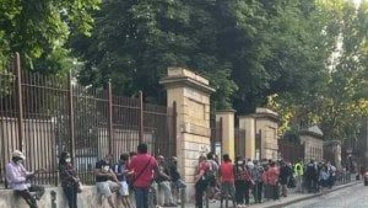 Bustarelle per rilasciare carte d'identità in tempi brevi, arrestata un'impiegata dell'anagrafe