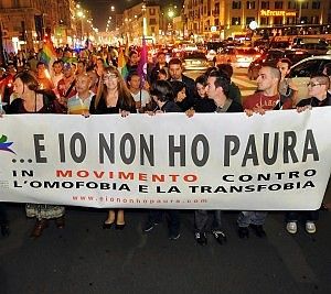 Omofobia, insultato in strada a Milano<br />e picchiato a sangue perch&eacute; &egrave; un gay
