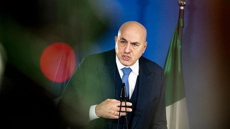 Più personale e aumento delle indennità per staff Crosetto: “Lo richiede lo scenario internazionale”