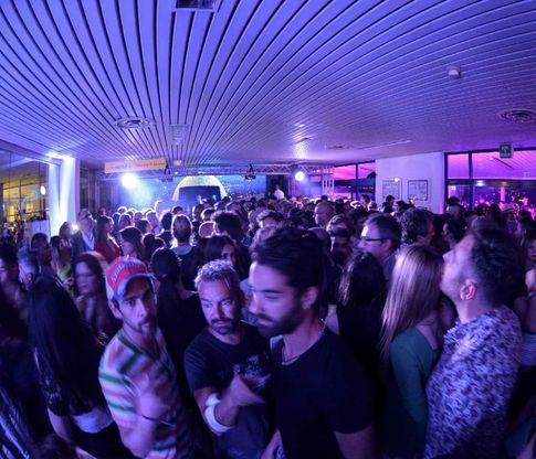 L'aeroporto di Rimini diventa una discoteca: col dj set del Cocoricò