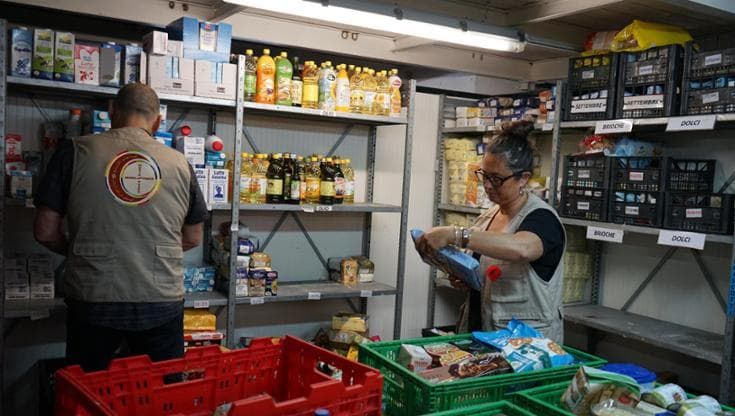 Carovita a Napoli, medici gratis: nascono ambulatori per le “cure sospese”. Come il “caffè sospeso”