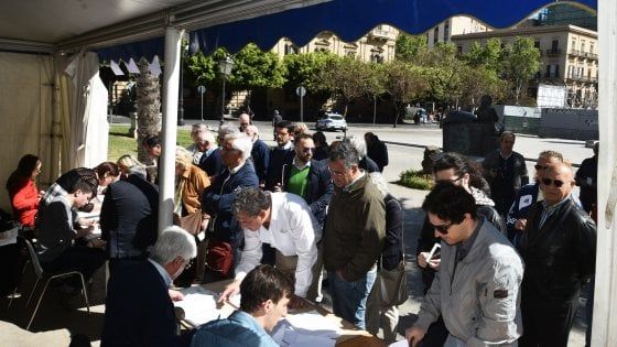 Primarie del Pd, 100 mila alle urne in Sicilia. Renzi al 62 per cento