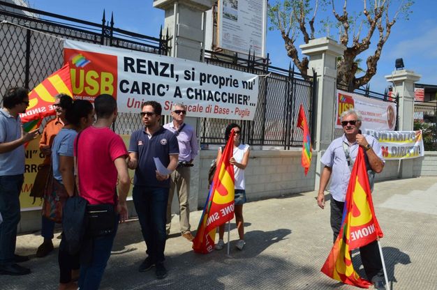 Fiera, proteste contro il governo<br />"Renzi caric'a chiacchiere"