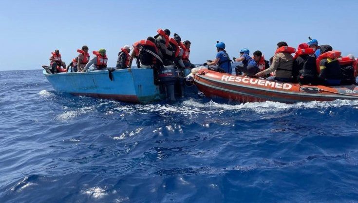 Migranti, 15 Paesi su 27 aderiscono alla redistribuzione di chi sbarca nei Paesi mediterranei. Johansson: "Accordo storico"
