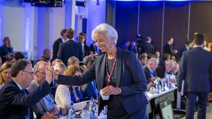 Lagarde avverte: “Daremo stabilità ma Parigi rispetti i vincoli del Patto”