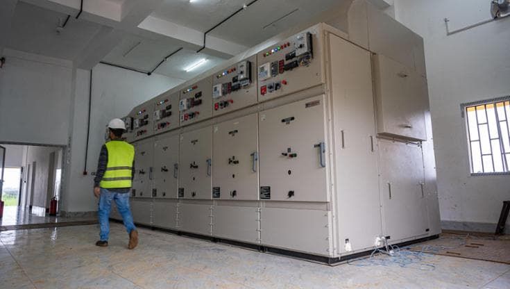 Il borgo senese contro il campo di maxi batterie dentro 130 container
