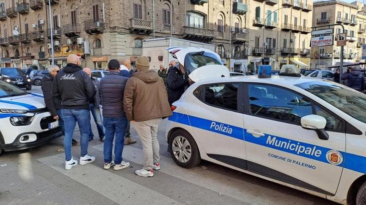 Palermo, blitz contro gli abusivi che tornano subito dopo
