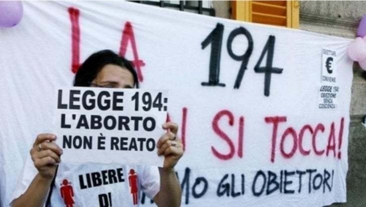 La rivolta delle ginecologhe: "Tortura contro le donne sentire il cuore che batte prima di un aborto"