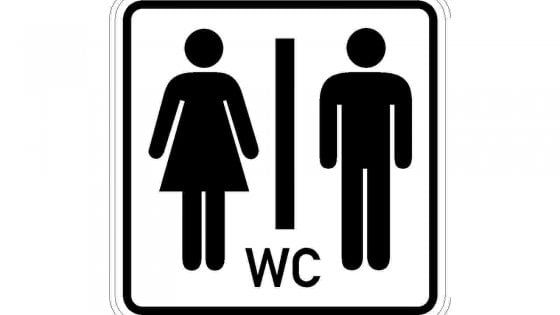 Brescia, all'esame da avvocato vietato chiudere la porta del bagno. Ma solo quello dei maschi