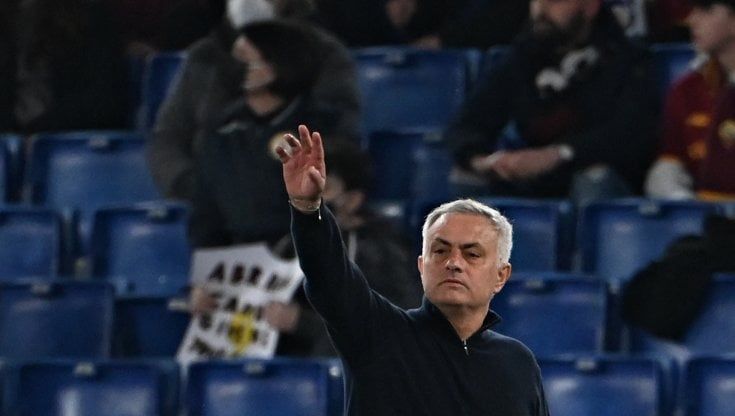 Roma, Mourinho ai tifosi: "Vi amo troppo, lotterò per voi". Volpato e Bove: "Emozioni forti"