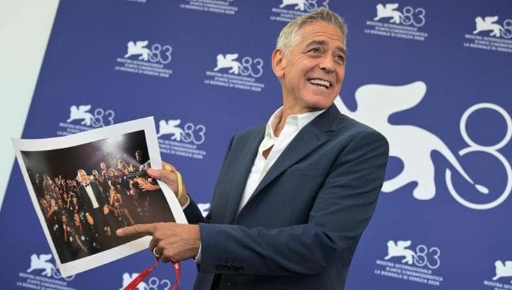 Clooney attacca Trump: "Al governo persone poco capaci, votando spero si torni alla normalità"