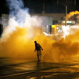 St.Louis, il coprifuoco non ferma le proteste. Governo ordina autopsia indipendente