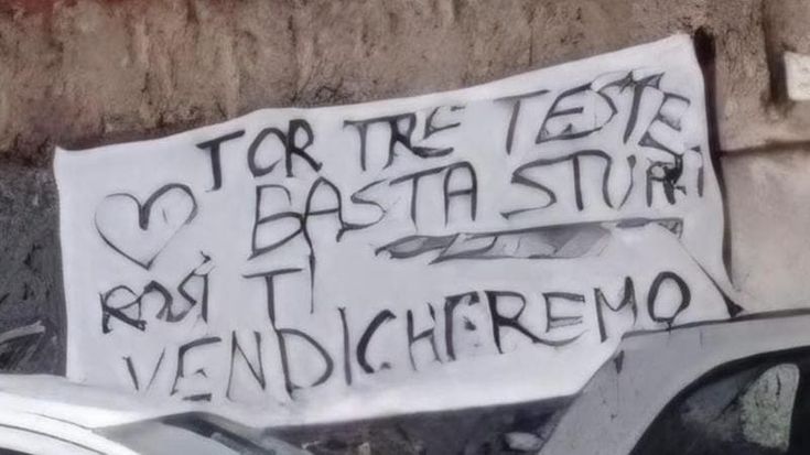 “Basta stupri, Rosi ti vendicheremo”. Lo striscione per la gattina violentata a Tor Tre Tre Teste