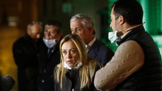 Coronavirus, incontro fra governo e opposizioni sul decreto di aprile. D'Incà: "Confronto intenso e costruttivo"