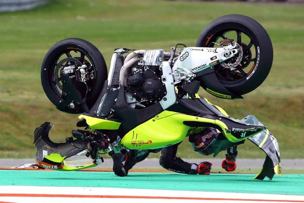 MotoGp, immagini mozzafiato: la sfida è tra fotoreporter