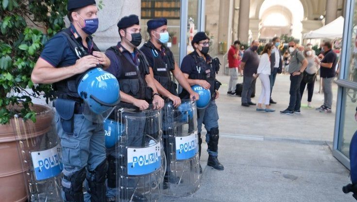 No Green Pass a Principe, stazione blindata, manifestazione flop, una denuncia 