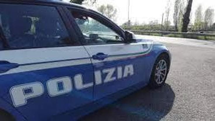 Rapina notturna in un negozio di alimentari di via Roma a Palermo, titolare picchiato da tre ragazzi