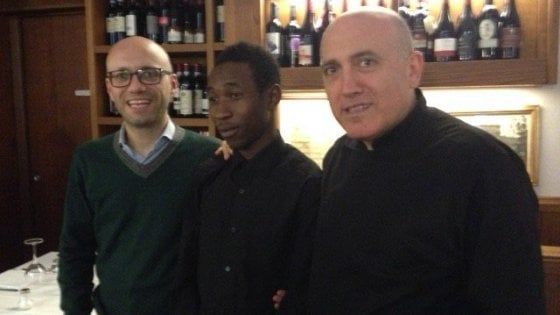 Milano, storia di Daouda, dal gommone nel Mediterraneo a un lavoro da chef