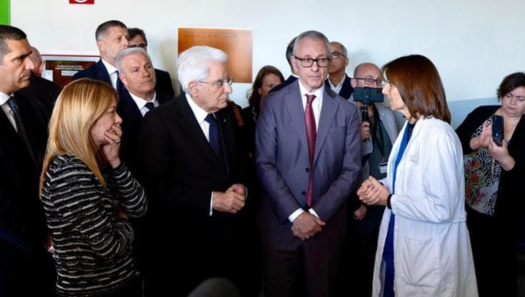 Mattarella e Meloni in ospedale dai feriti: “Grazie ai medici”