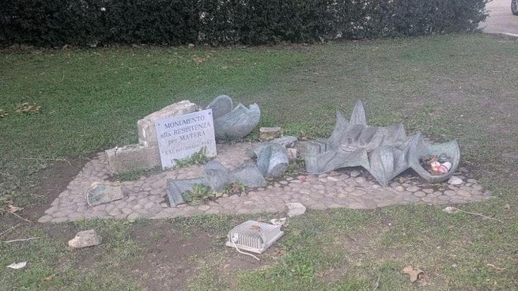 Distrutto a Matera il monumento dedicato all’insurrezione del 1943. “Un simbolo della Resistenza”
