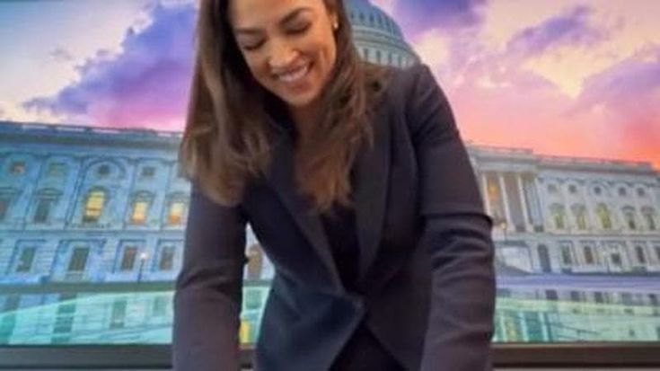 Ocasio-Cortez congela gli ovuli e divide la destra americana