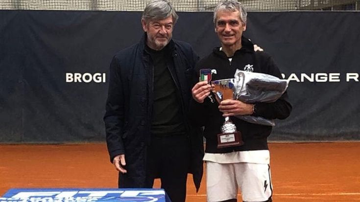 Tennis, il campione italiano over 65 Gianni Perfetti è un dentista e viene dalla Toscana