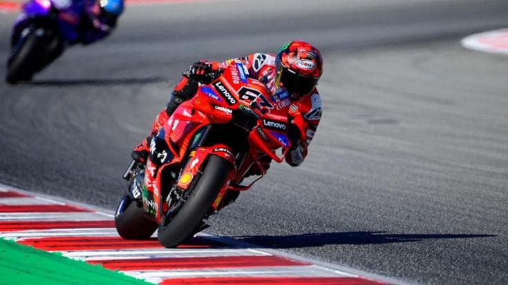Alex Marquez in pole nel Gp di Catalogna. Bagnaia, la crisi continua: partirà 21°