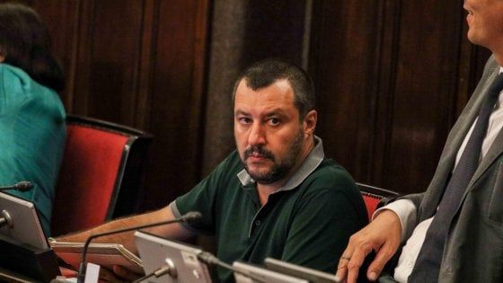 Busto Arsizio, centrodestra nel pallone: la Lega 'vota' Pd, Salvini sospende tutti 