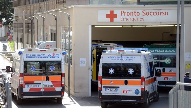 Vaccino anti Covid, raffica di sms agli anziani in coda: i 240 mila vaccini da fare in 11 giorni