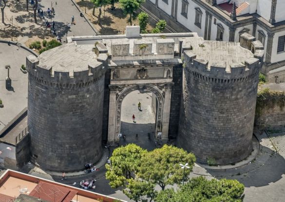 Napoli, vista dall'alto <br />cartoline dalla cenere