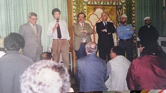 Milano, gli islamici e la foto di Salvini nella moschea: "Allora chiedeva voti, oggi vuole le ruspe"