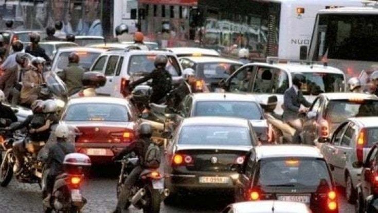 Da Careggi alle Cure strangolati dal traffico: “I vigili? Non si vedono