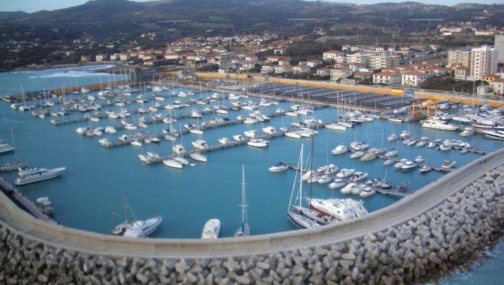 Falso allarme bomba a Livorno, panico al mercato