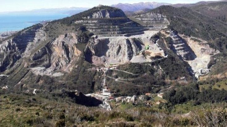La protesta: “Le tasse delle cave per il ripascimento dei bagni San Nazaro mentre il ponente frana”