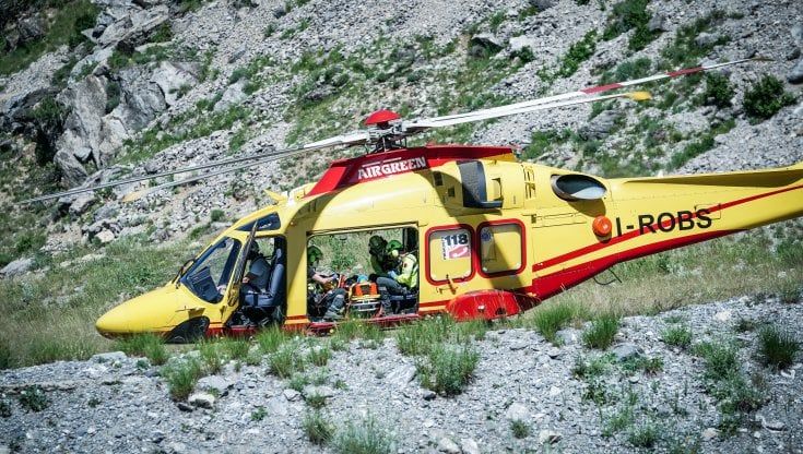 Escursionista di 84 anni precipita sui monti del Canavese: salvo