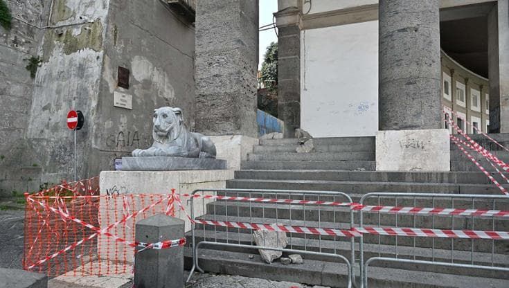 Sos piazza Plebiscito: “La caduta del masso un atto di vandalismo”