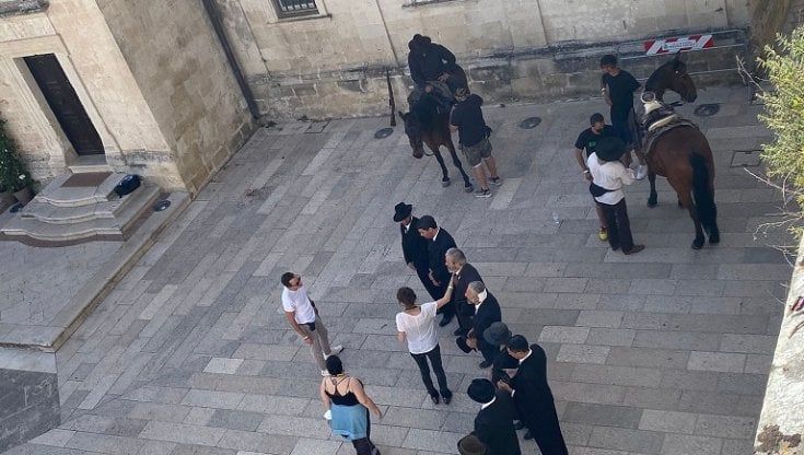 Angelina Jolie è tra i Sassi di Matera per girare il suo film 'Without blood'. E Martina Franca diventa Sudamerica per il set
