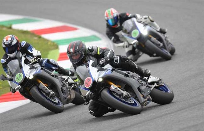 Yamaha, una supersportiva per sognare la moto di Rossi