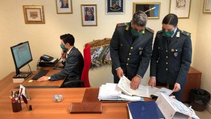 Brindisi, falsi incidenti per truffare assicurazioni: 12 arresti e 160 indagati. In carcere anche un ex vicesindaco