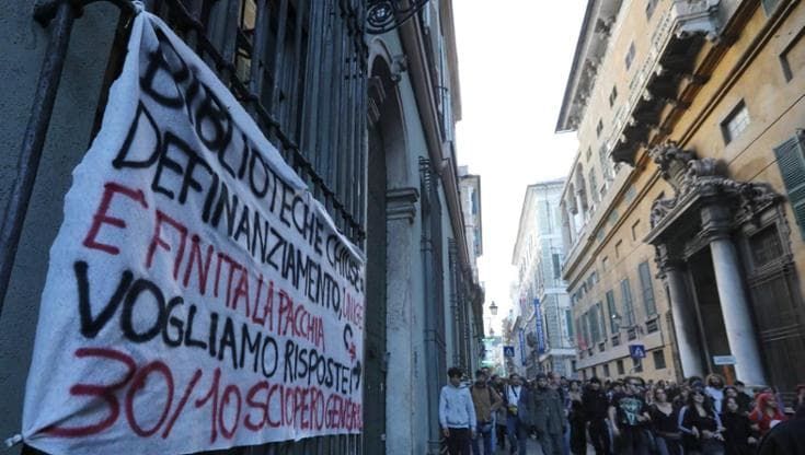 Movimento 17 ottobre, più di mille giovani in corteo contro il governo e la guerra